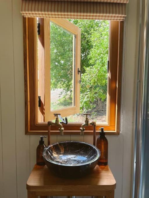 The Hereford Hut, Charming 1 Bedroom Shepherds Hut Callow Zewnętrze zdjęcie